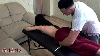 The masseur seduced a married client and fucked her. - xvideos.com