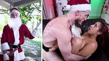 Kira Perez Is On Santa Clause's Naughty AND Nice List (Ho Ho Ho) - xvideos.com