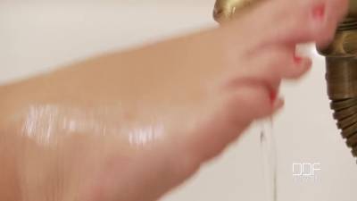 Vanessa Jordin Bath Time For Lovers! - hotmovs.com
