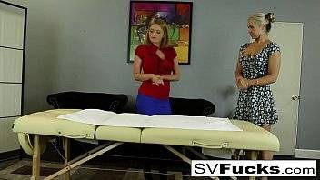 Hot Sarah gets a deep tissue massage from Krissy - xvideos.com