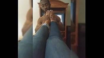 PayDro worships Shy Storms feet - xvideos.com