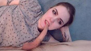 Teenie explores a soft cock - xvideos.com