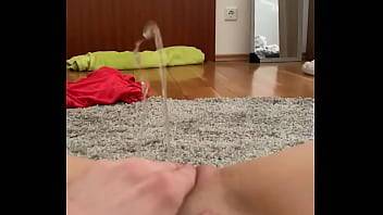 pissing on my new carpet - xvideos.com