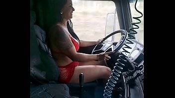 Peguei o caminhão pra trabalhar no Mato atrás de pau , completo no red - xvideos.com