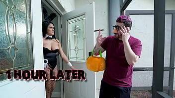 Serena Santos - Bunny - BANGBROS - Halloween Bunny Serena Santos Gives Horny Neighbor Logan Xander The Treat Of His Life - xvideos.com