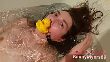 Bunny - WHAT THE DUCK? Bunny In The Bath! - xvideos.com