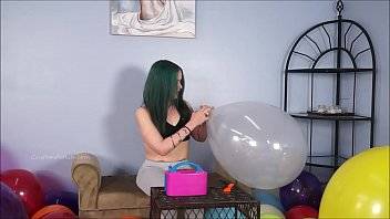 Allura Readies Balloons for a Party - xvideos.com