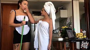 Ele esqueceu que eu estava no banho e tentou comer a camareira, olha no que deu - completo no X RED - Lina Nakamura - Titto Gomez - xvideos.com