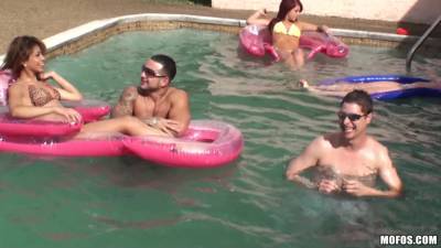 Real Slut Party - Florida Doesn't Wait For Summer 1 - Big Tits - xtits.com