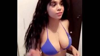 Se modela antes de Pasarla a la Cama - xvideos.com