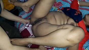 अकेले मे घर पर नौकरानी को पटाया और फिर - xvideos.com