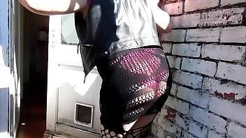 UK Mistress Lucy Diamond Garden NaughtyTwerking Phat Ass Geordie - xvideos.com - Britain