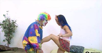 Ebony schoolgirl tries clown's hefty penis in surreal kinks - xbabe.com