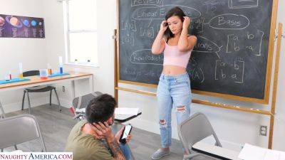 Big ass beauty gets laid in the classroom with one of her colleagues - hellporno.com