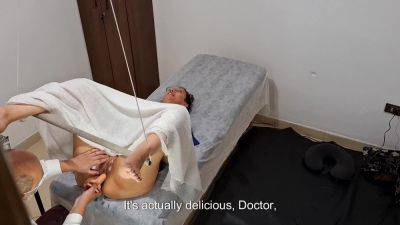 Sly gynaecologist plays with her patient's snatch in pervy action - anysex.com